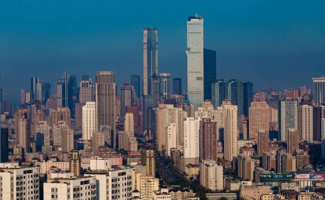 啥情况？多地急发房价“限跌令”！有业主还没收楼已先狂亏30万！直接“举报”房企